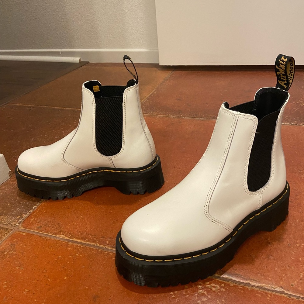 2976 SMOOTH LEATHER PLATFORM CHELSEA BOOTS